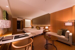 Quarto casal luxo, vista para o lago, na torre | Edredons de pluma, cofres nos quartos, berços grátis, Wi-Fi de cortesia