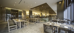 2 restaurantes: opção de café da manhã, almoço e jantar