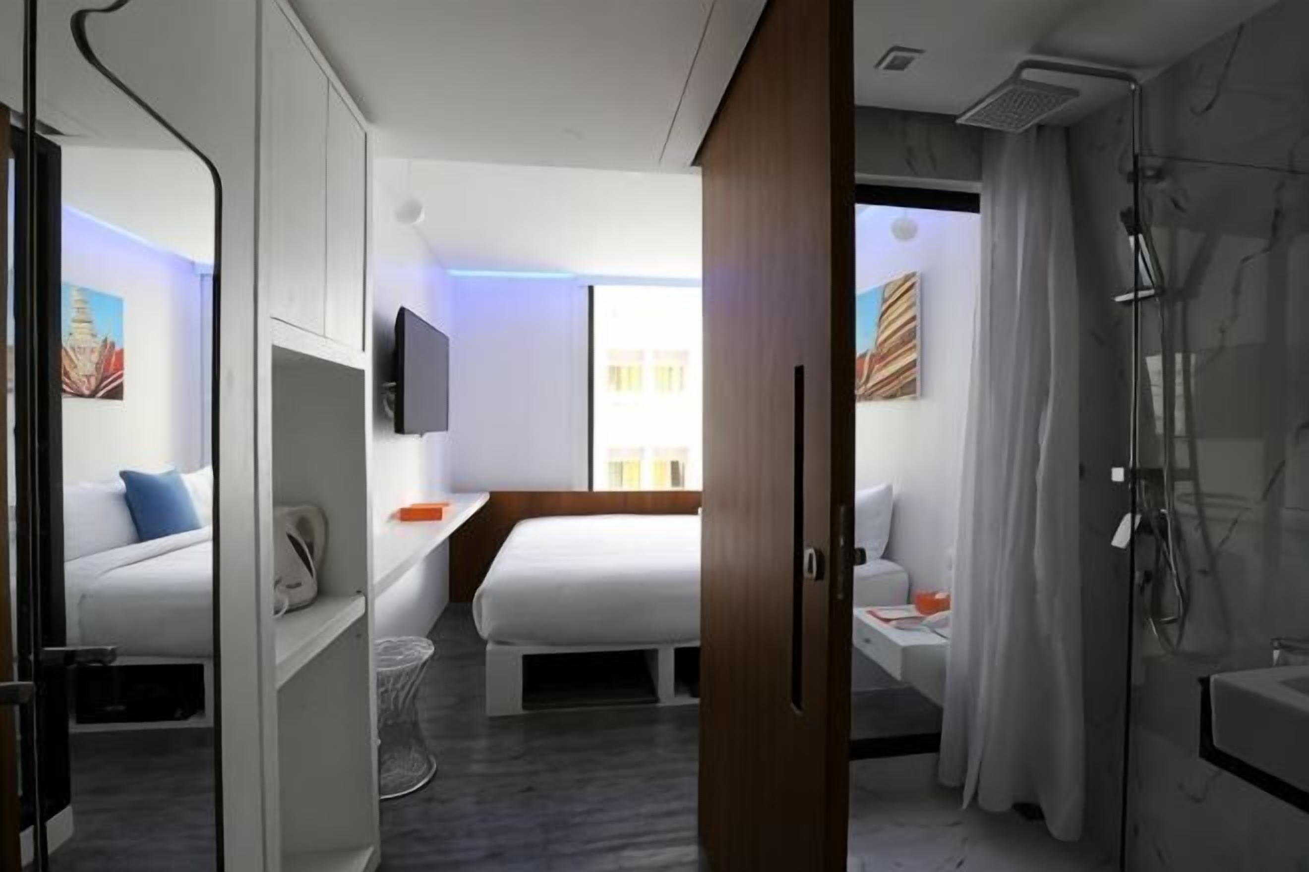 Minibar, in-room safe, blackout curtains, free WiFi