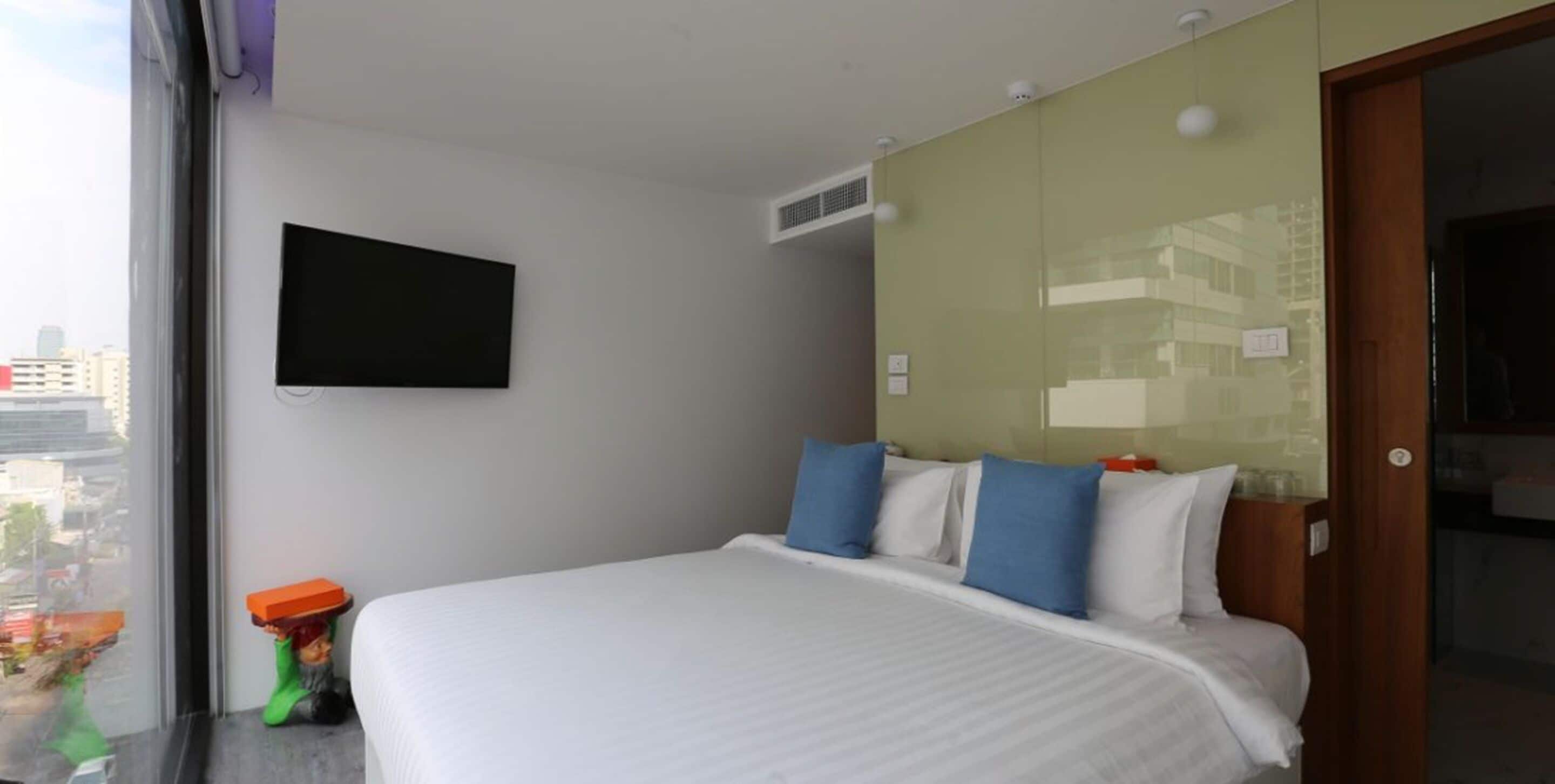 deluxe double room | minibar, in-room safe, blackout curtains, free wifi