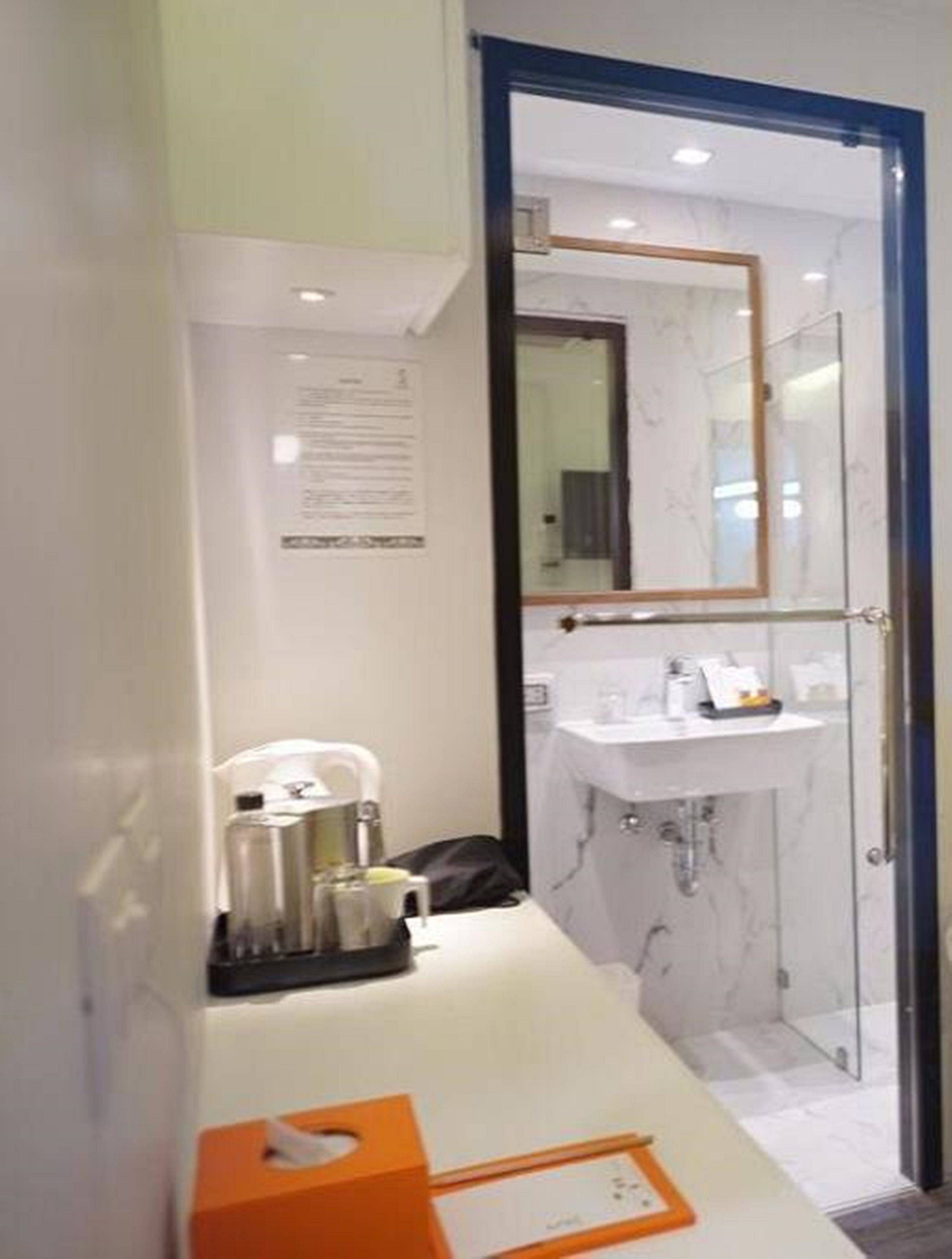 s capsule twin room - basement floor | room amenity