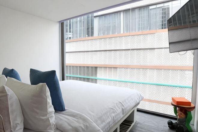 Minibar, caja fuerte, cortinas opacas y wifi gratis