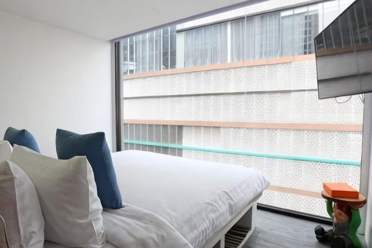 Minibar, caja fuerte, cortinas opacas y wifi gratis