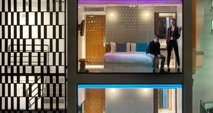 S Box Sukhumvit Hotel