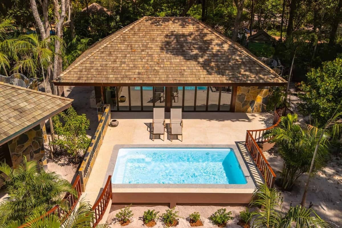 Deluxe Villa | Minibar, in-room safe, individually decorated, individually furnished