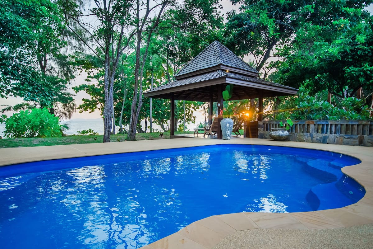 Two-Bedroom Beachfront Pool Villa | Piscine privée