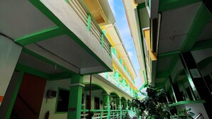 Exterior - White Beach Hotel Puerto Galera powered by Cocotel (Puerto Galera)