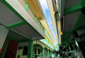 Exterior - White Beach Hotel Puerto Galera powered by Cocotel (Puerto Galera)