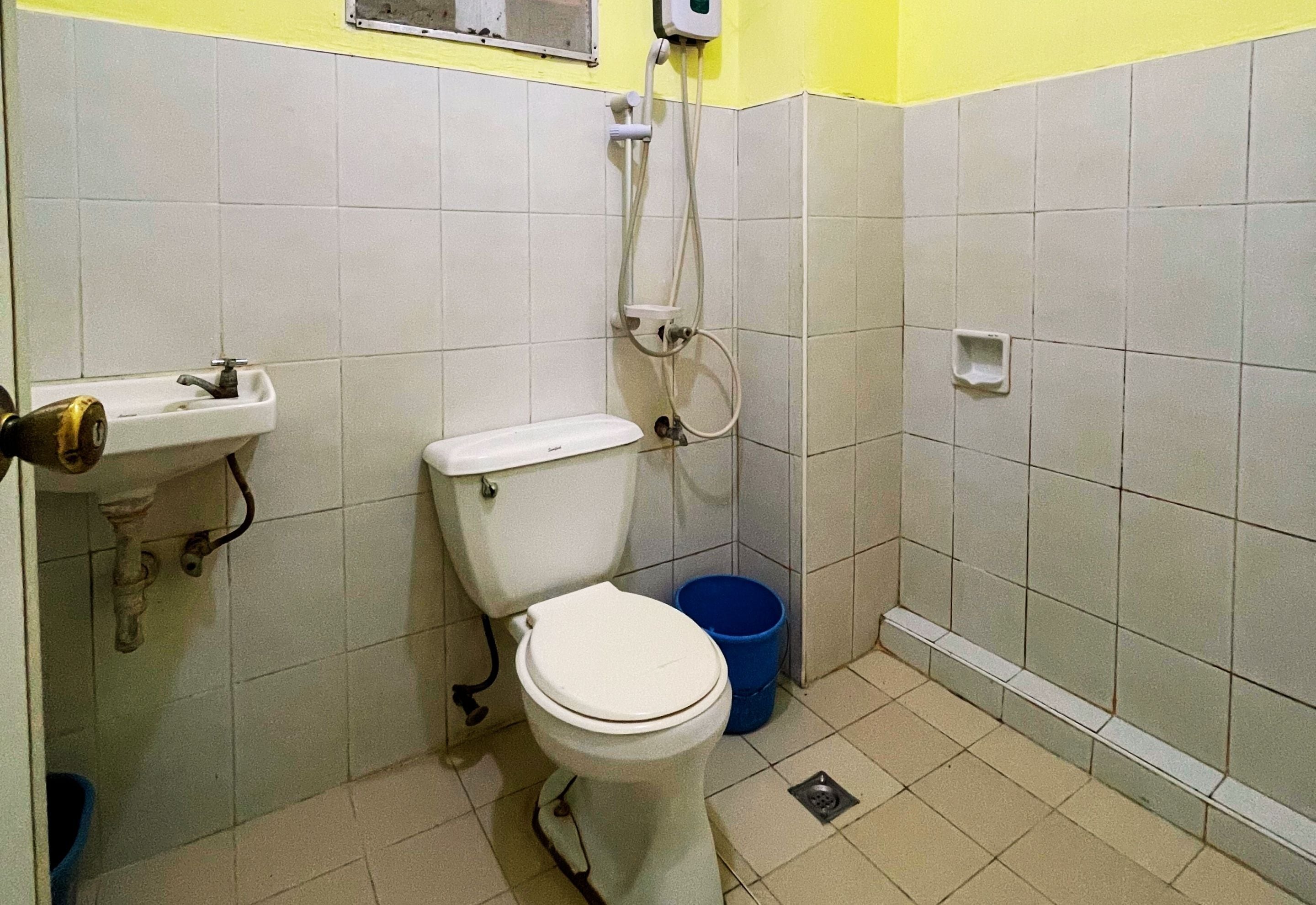 Standard Family Room | Bathroom | Shower, towels, soap