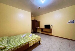 Habitación estándar | Caja fuerte, escritorio, ropa de cama