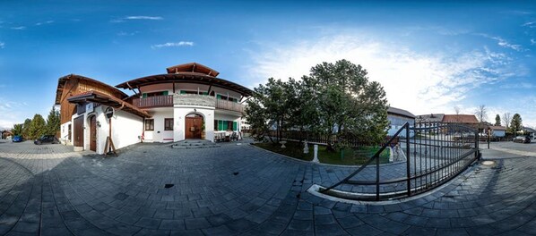 مدخل المنشأة