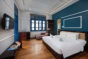 Deluxe Double Room | Minibar, in-room safe, desk, blackout curtains - Sofia Boutique Hotel Danang (Da Nang)