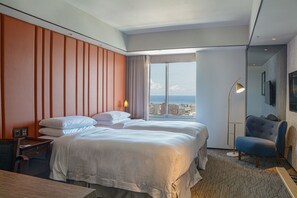 Habitación ejecutiva, 2 camas individuales, vista al mar | Caja de seguridad en la habitación, escritorio y cortinas blackout 