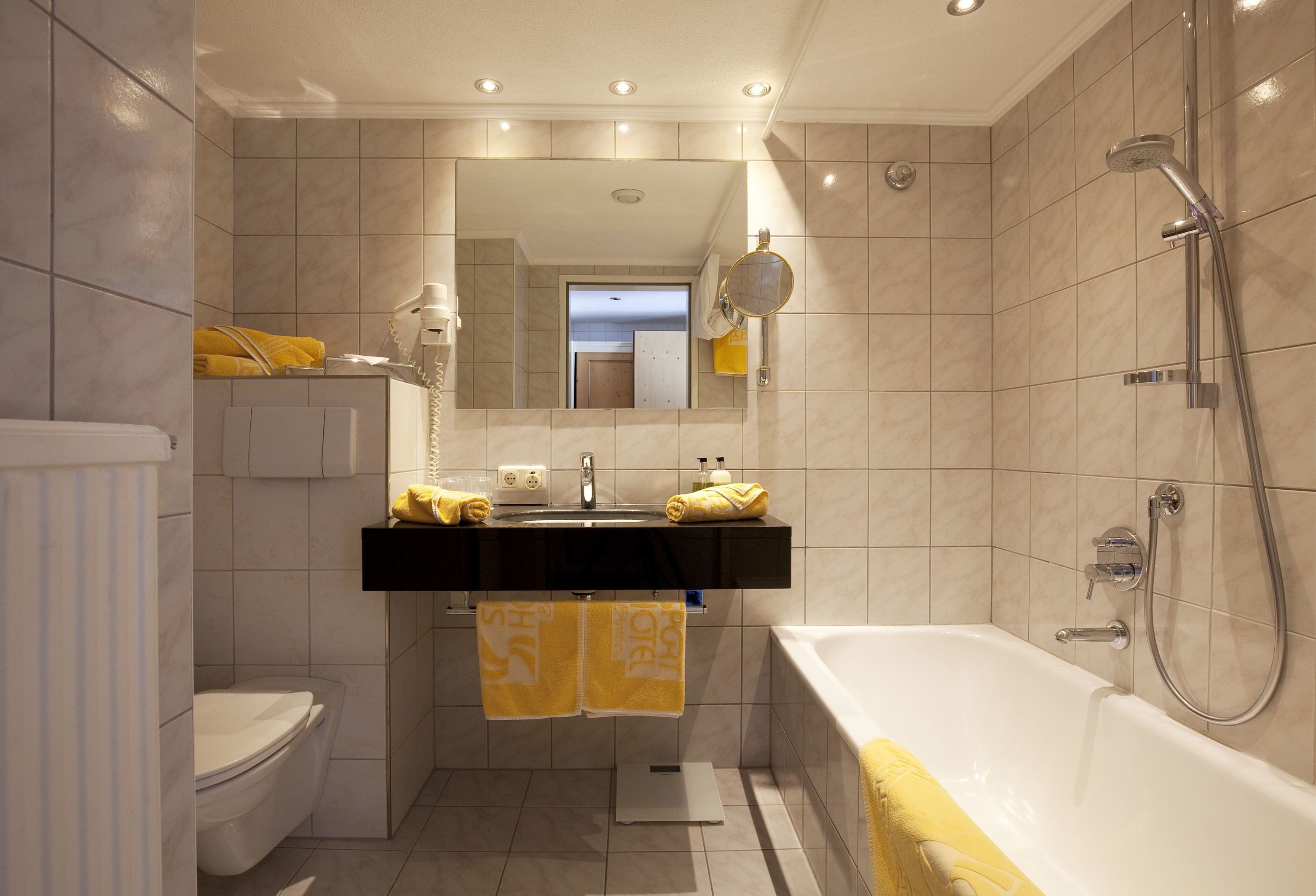 standard double room, balcony | bathroom | free toiletries, hair dryer, bathrobes, slippers