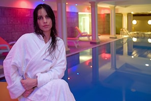 Una piscina cubierta