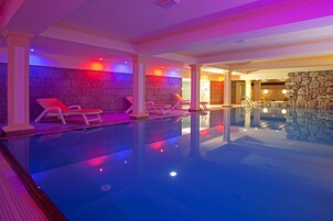Una piscina techada