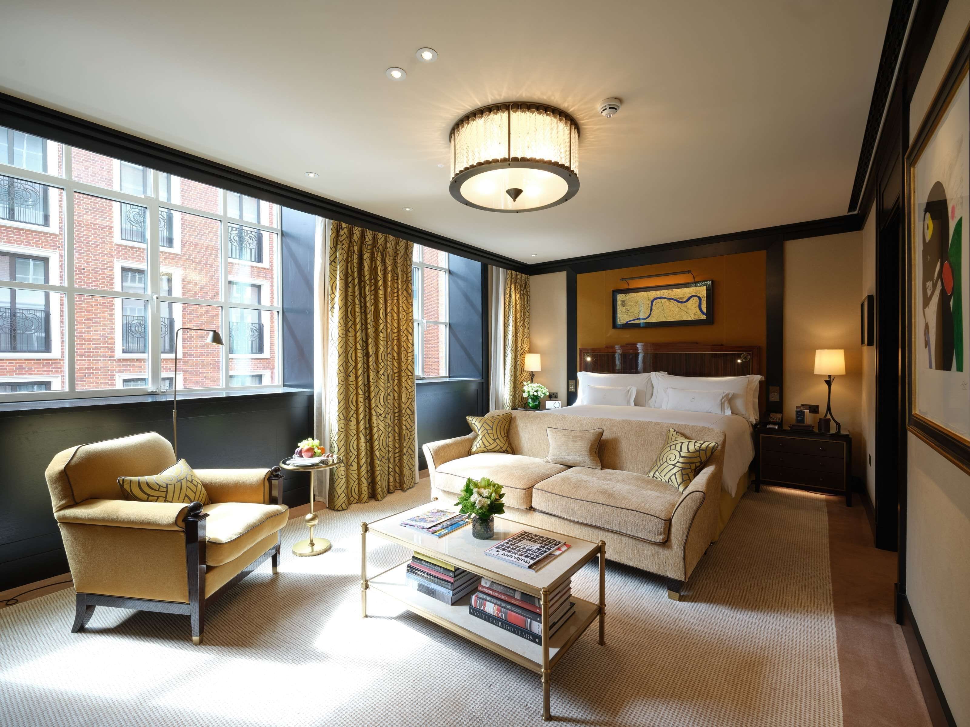 Premier Junior Suite | Hypo-allergenic bedding, free minibar items, in-room safe, desk