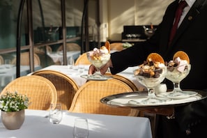 2 间餐厅,供应早餐