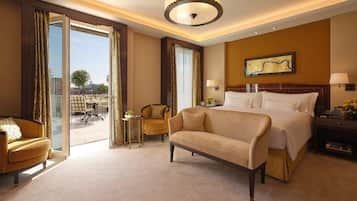 Premier Junior Suite with Terrace | Hypo-allergenic bedding, free minibar items, in-room safe, desk