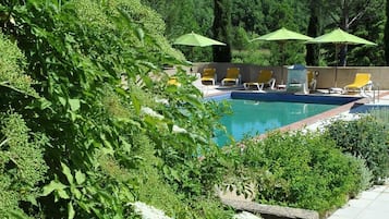 Kolam renang outdoor