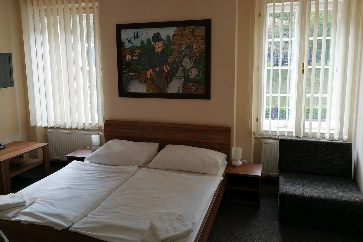 Chambre double | Coffre-fort, lit dâappoint (supplĂ©ment), accĂšs au Wi-Fi (inclus)