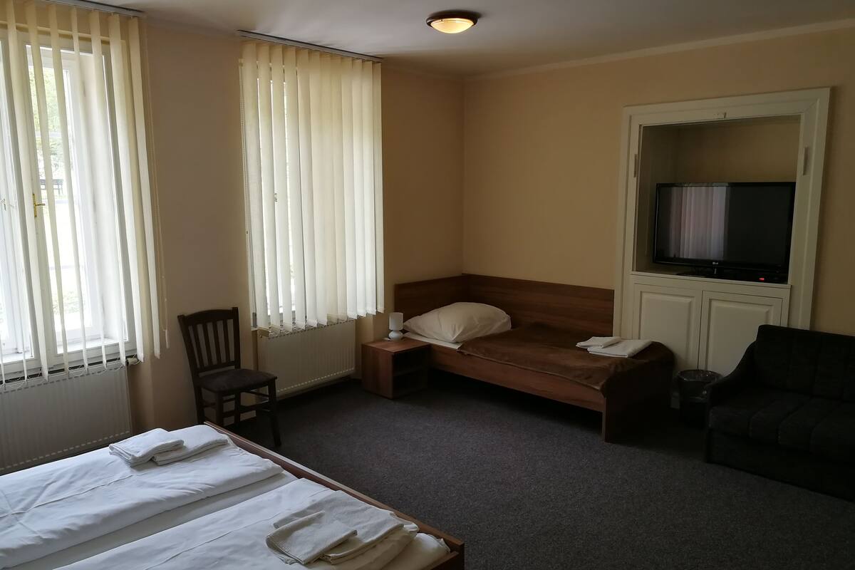 Triple Room | In-room safe, rollaway beds (surcharge), WiFi (free)