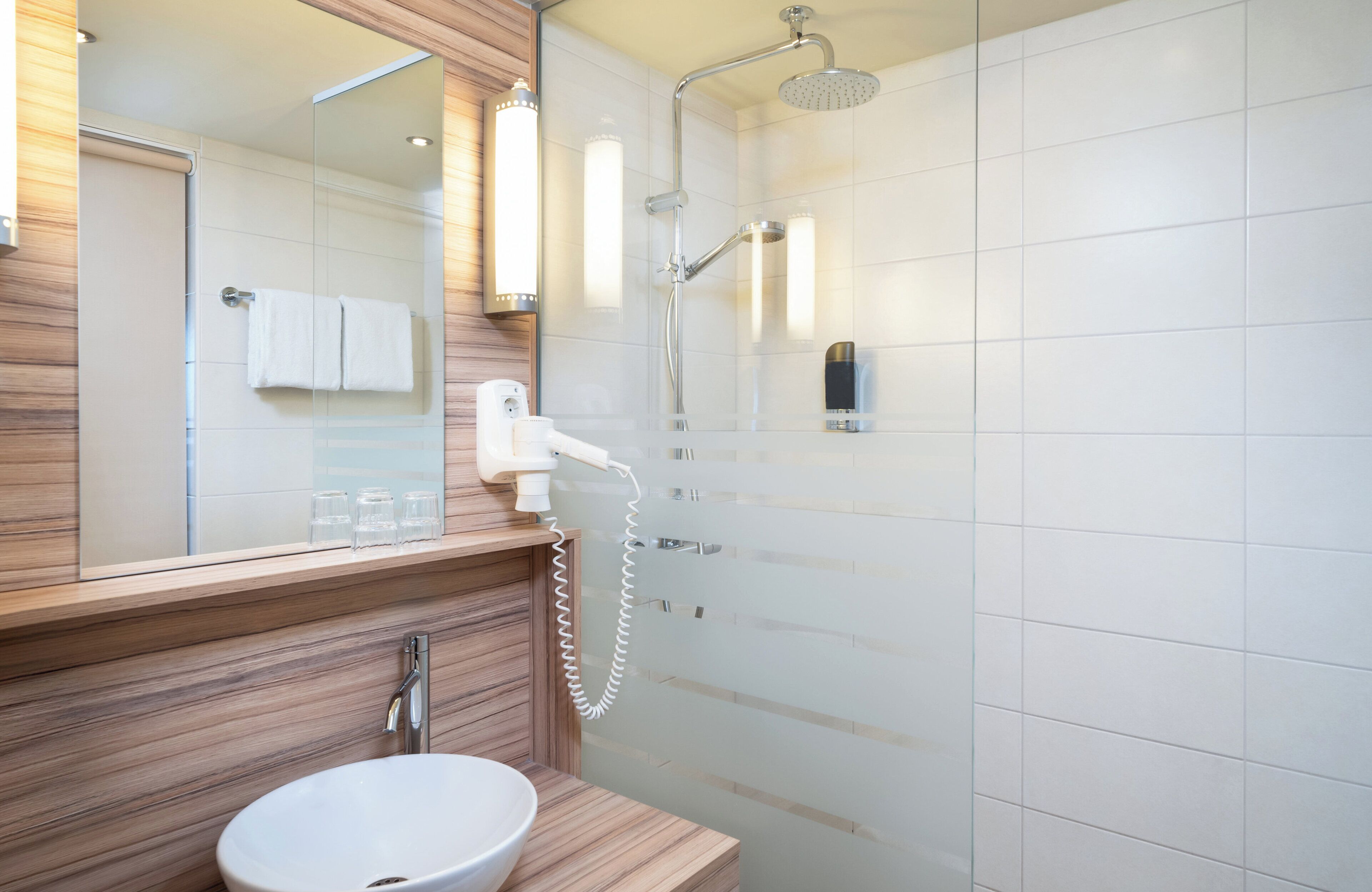 shower, free toiletries, hair dryer, towels