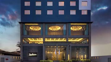 Fassade der Unterkunft – Abend/Nacht