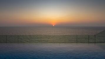 Außenpool, Liegestühle