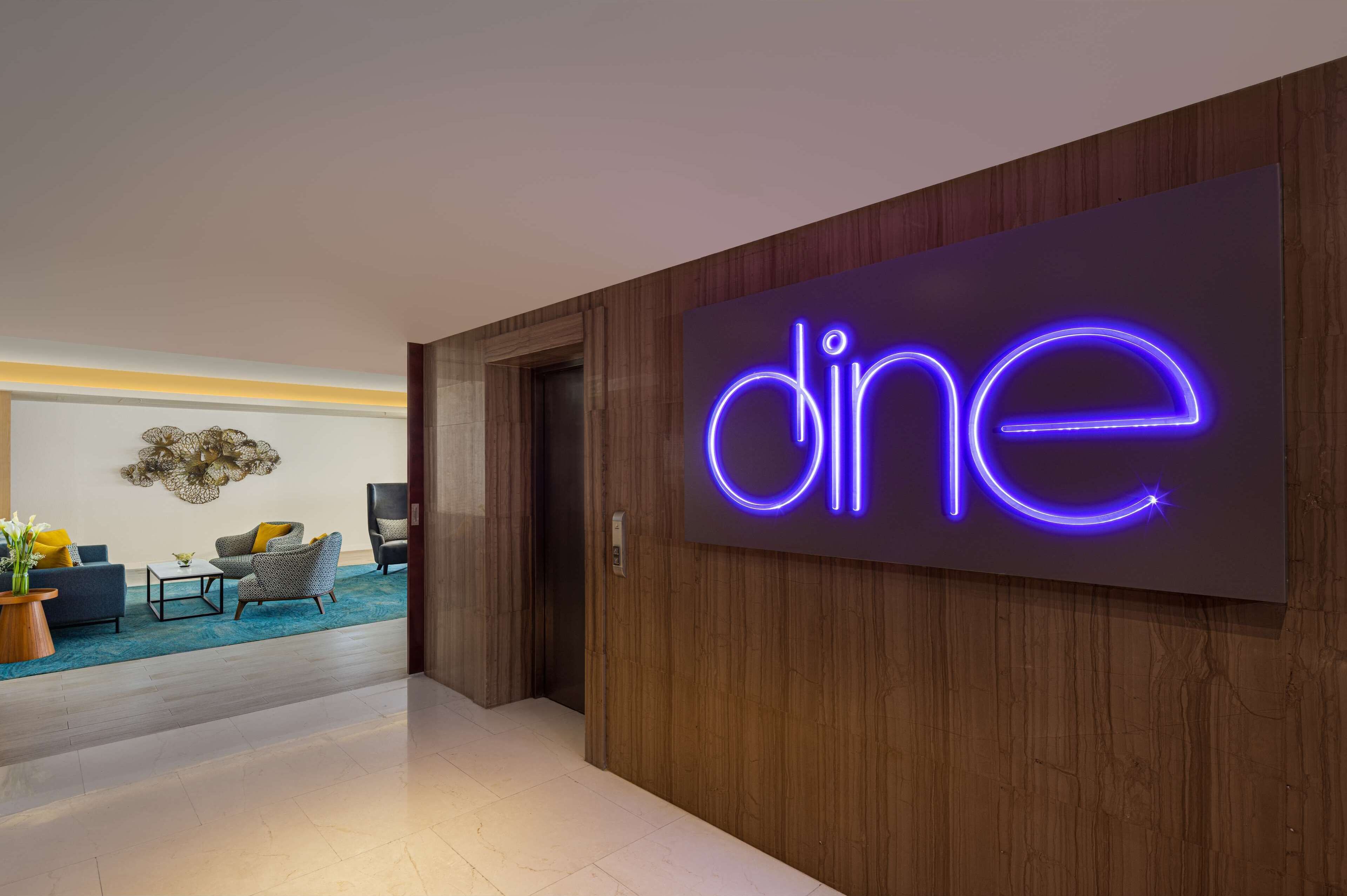 2 restaurants, breakfast served