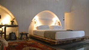 蜜月套房 (MICHALIS) | 1 多间卧室、意大利 Frette 床单、高档床上用品、羽绒被