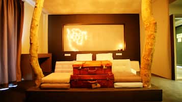 Deluxe Suite, Mountain View | Premium bedding, minibar, in-room safe, individually decorated