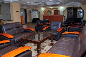 Lobby sitting area - Sleep Inn Hotel Kariakoo (Dar es Salaam)