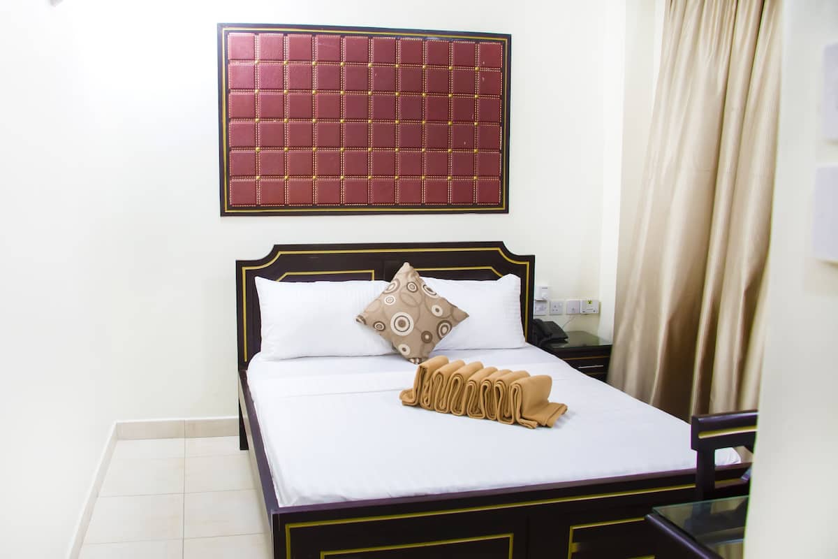 In-room safe, individually decorated, individually furnished, desk