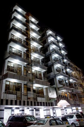 Façade de lâhĂ©bergement - soirĂ©e/nuit