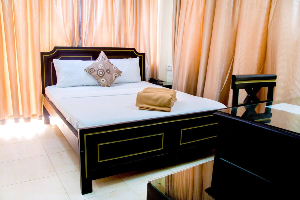 In-room safe, desk, laptop workspace, blackout drapes