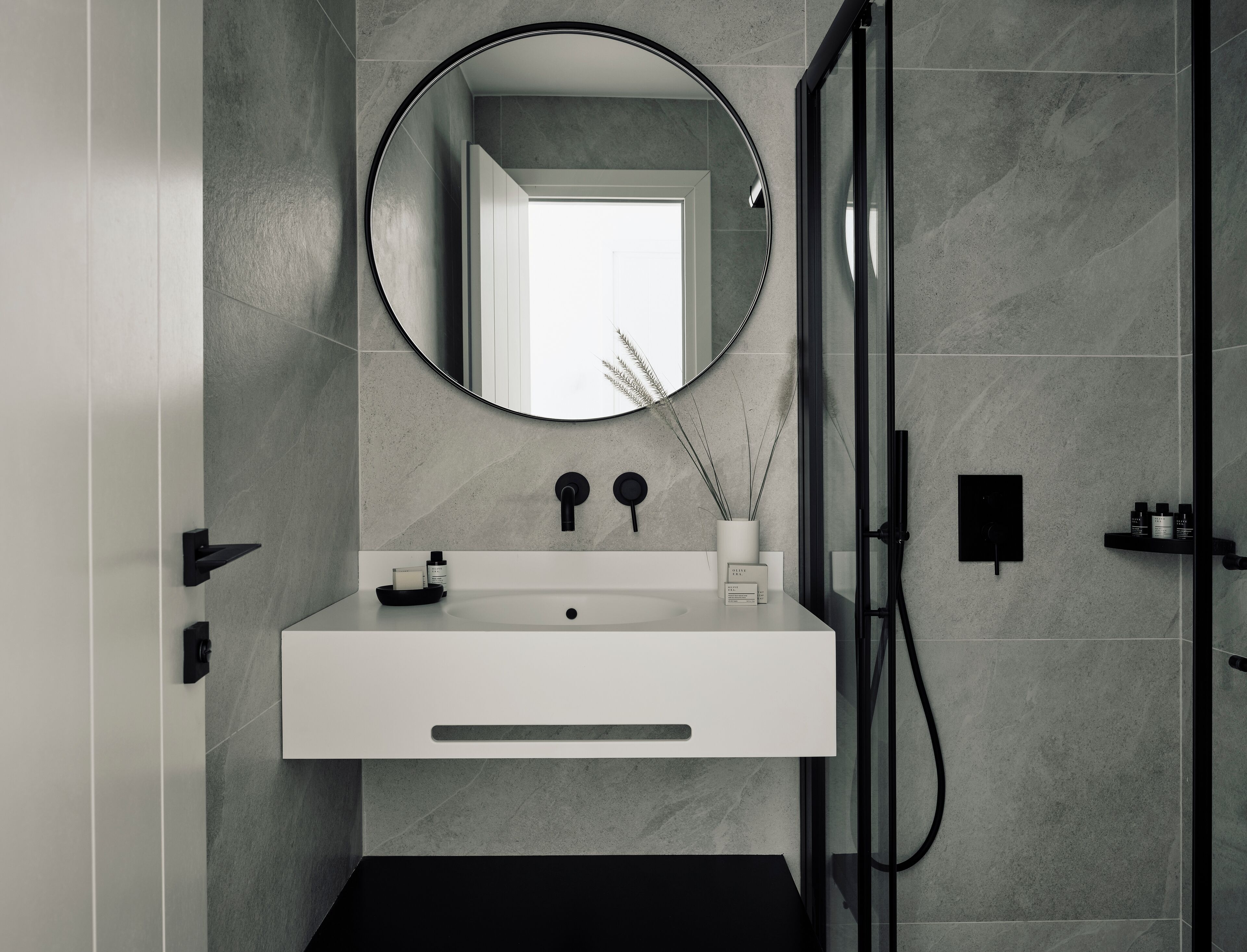 triple room, sea view | bathroom | shower, free toiletries, hair dryer, towels