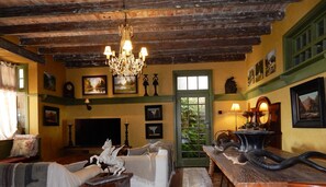 Lobby sitting area - TwoAngels (Knysna)