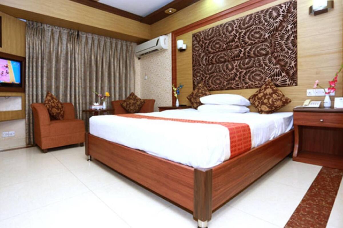 1 bedroom, premium bedding, minibar, in-room safe