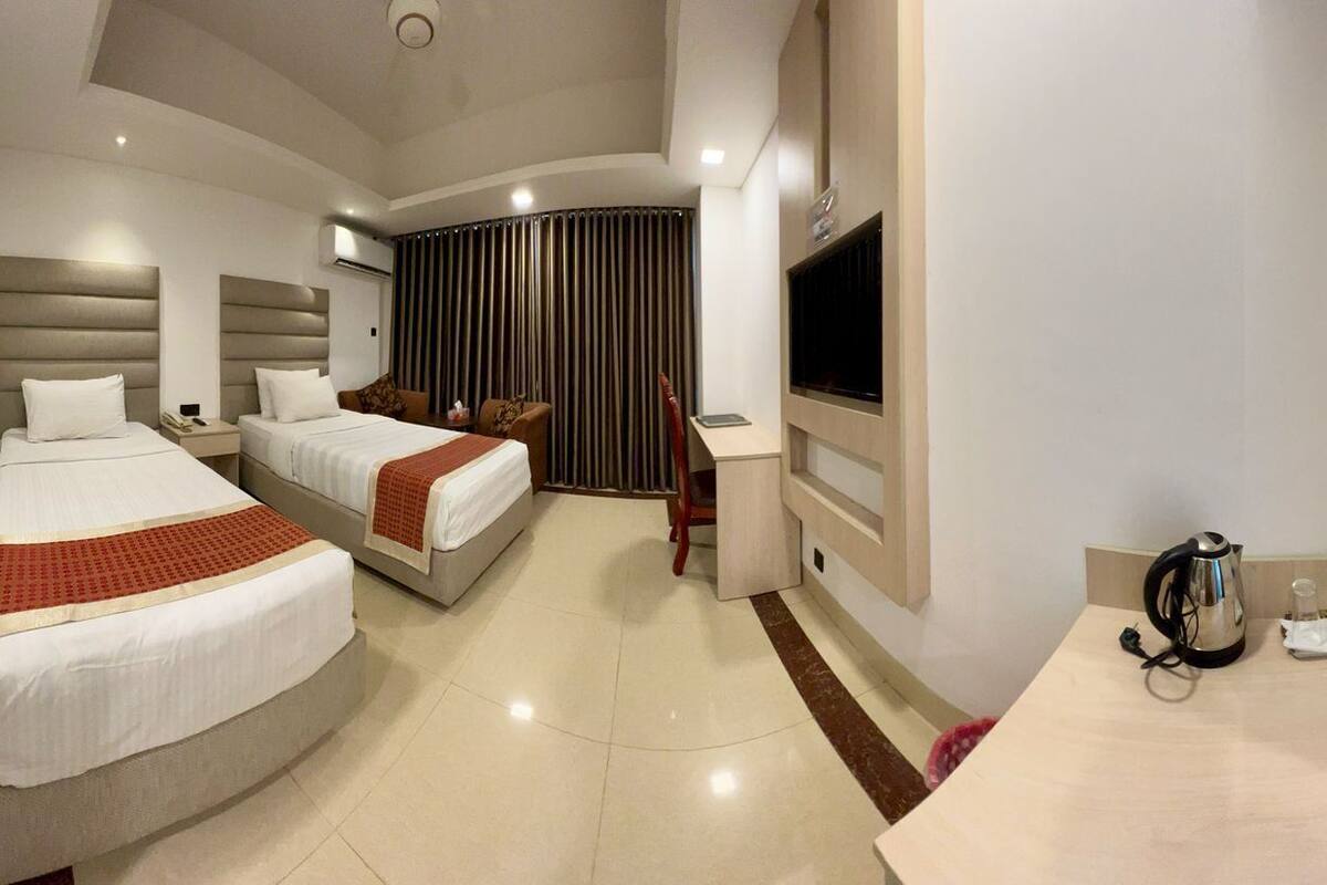 premium deluxe room | 1 bedroom, premium bedding, minibar, in-room safe