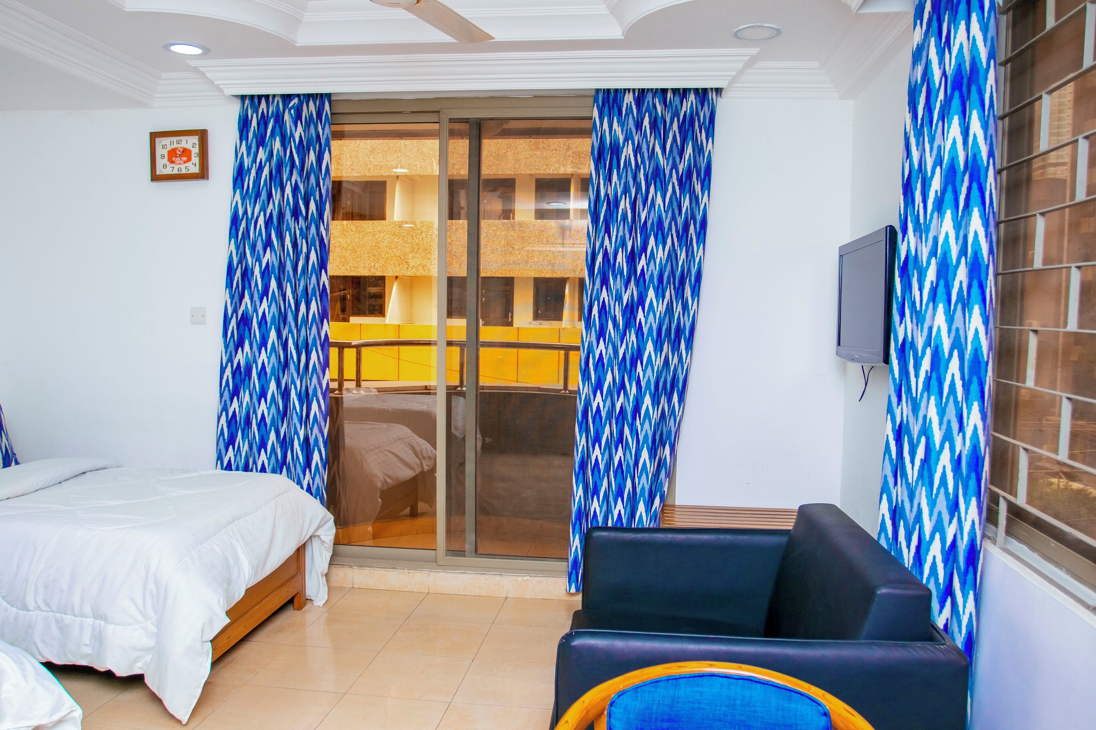 Kahden hengen standard-huone (kaksi sänkyä) | Yksilöllisesti sisustettu, yksilöllisesti kalustettu, työpöytä