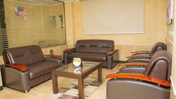 Lobby-lounge