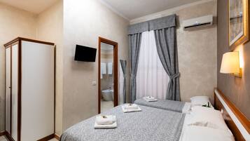 Triple Room | In-room safe, desk, blackout drapes, soundproofing