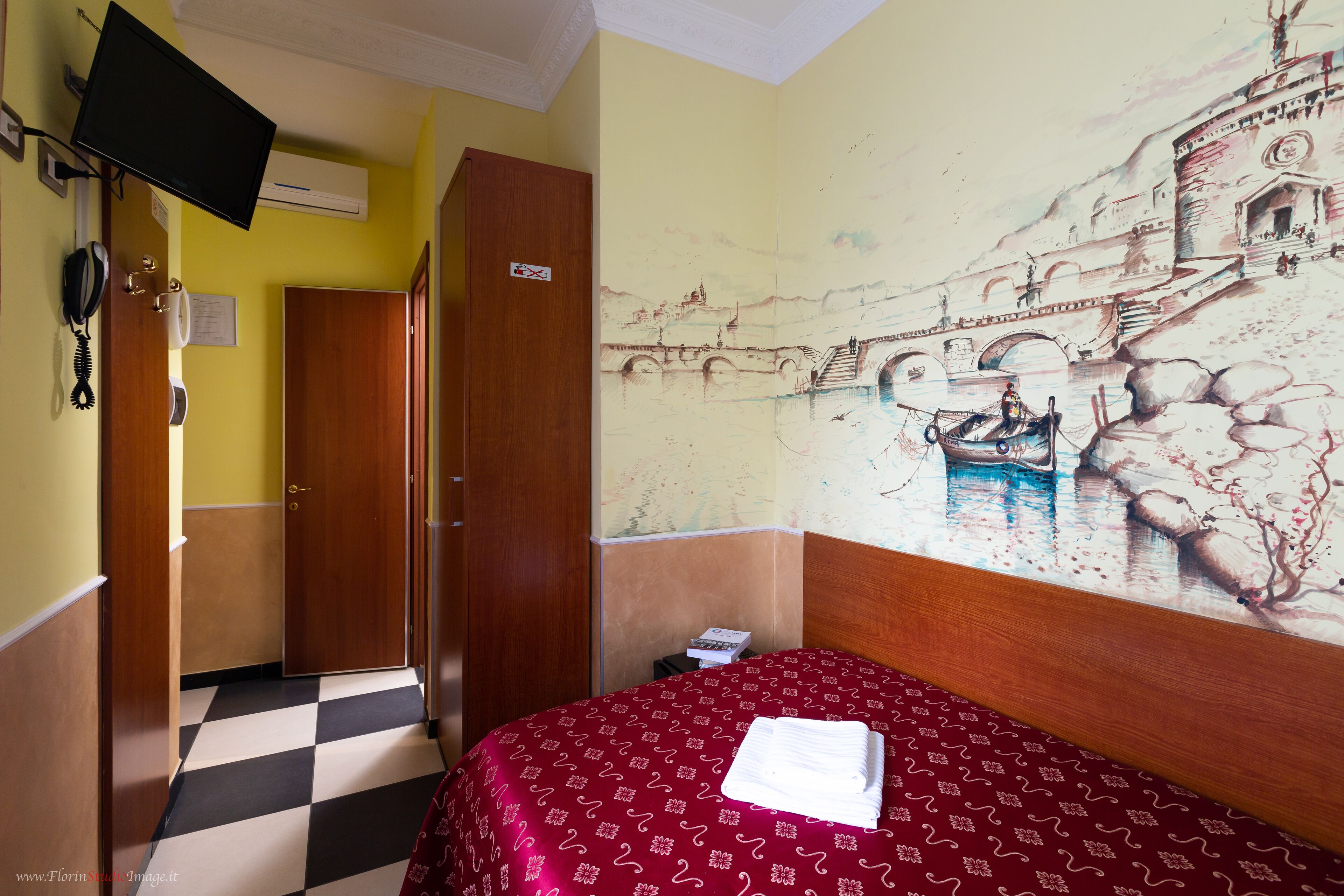 single room | in-room safe, desk, blackout curtains, soundproofing