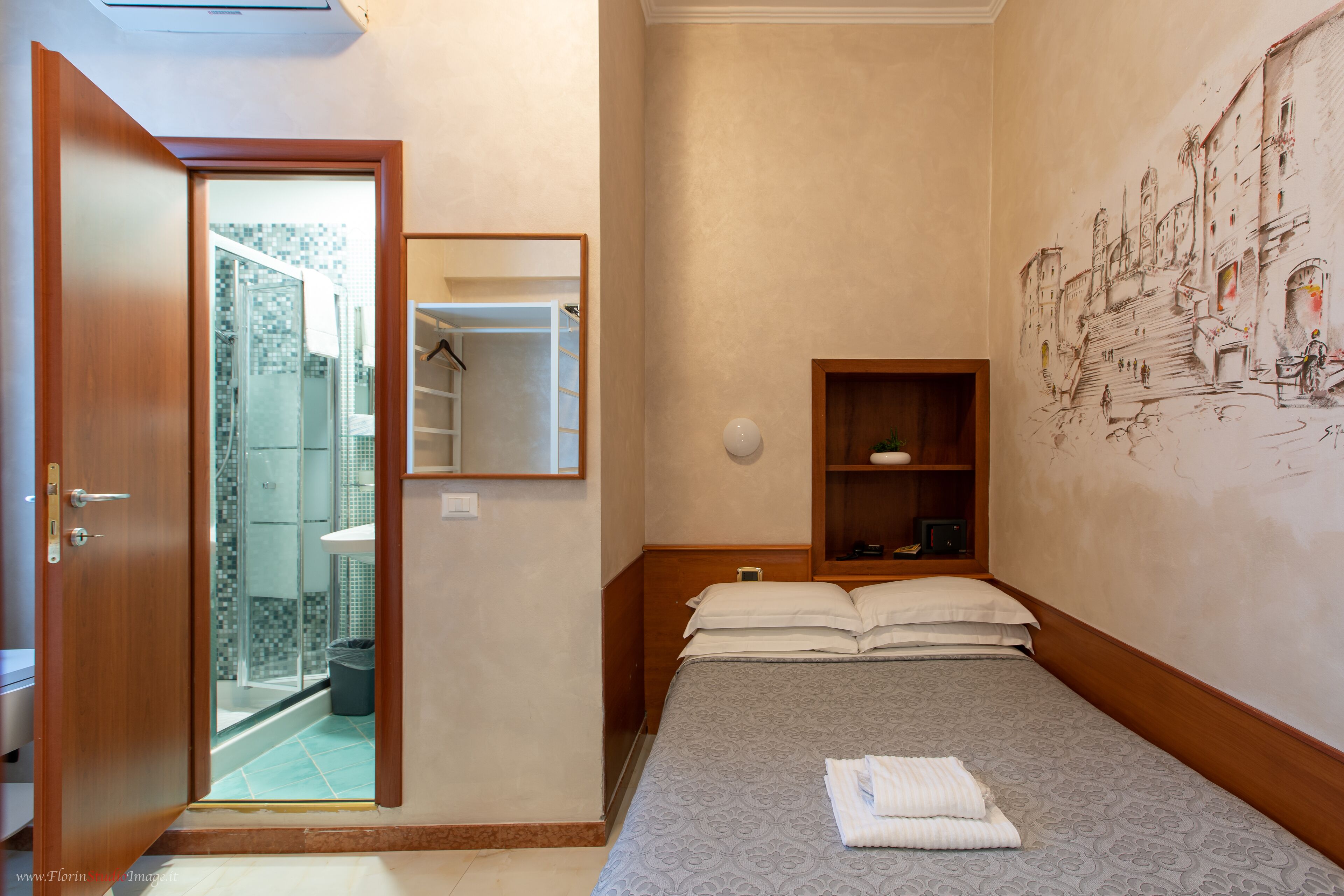 single room | in-room safe, desk, blackout curtains, soundproofing