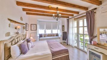 Superior Double Room | Minibar, in-room safe, individually decorated, individually furnished