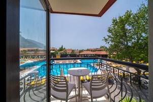 Roupas de cama premium, frigobar, cofres nos quartos, Wi-Fi de cortesia
