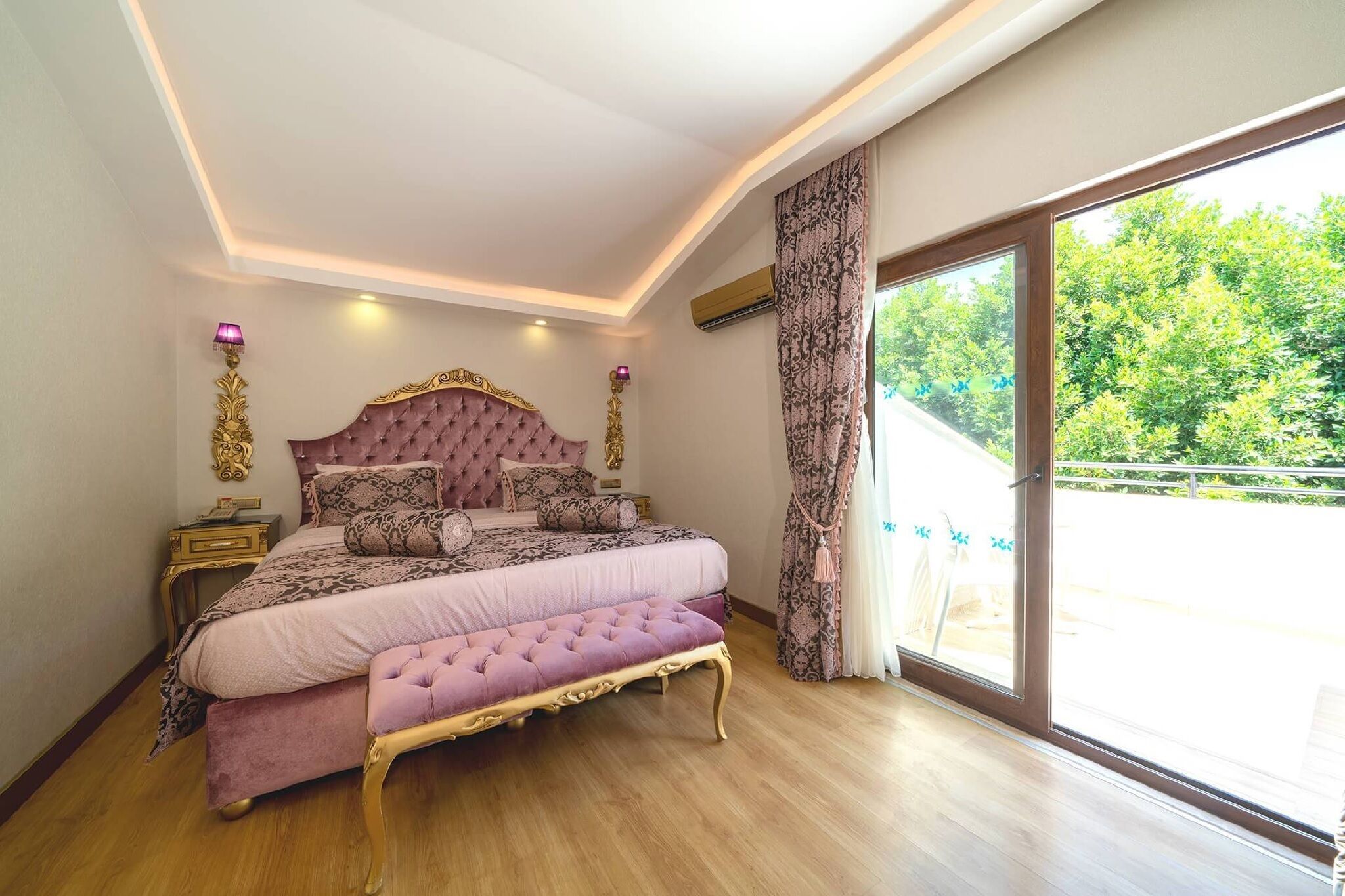 Premium bedding, minibar, in-room safe, free WiFi