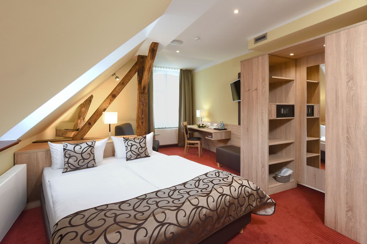 Superior-Apartment | Hochwertige Bettwaren, Minibar, Zimmersafe, Schreibtisch