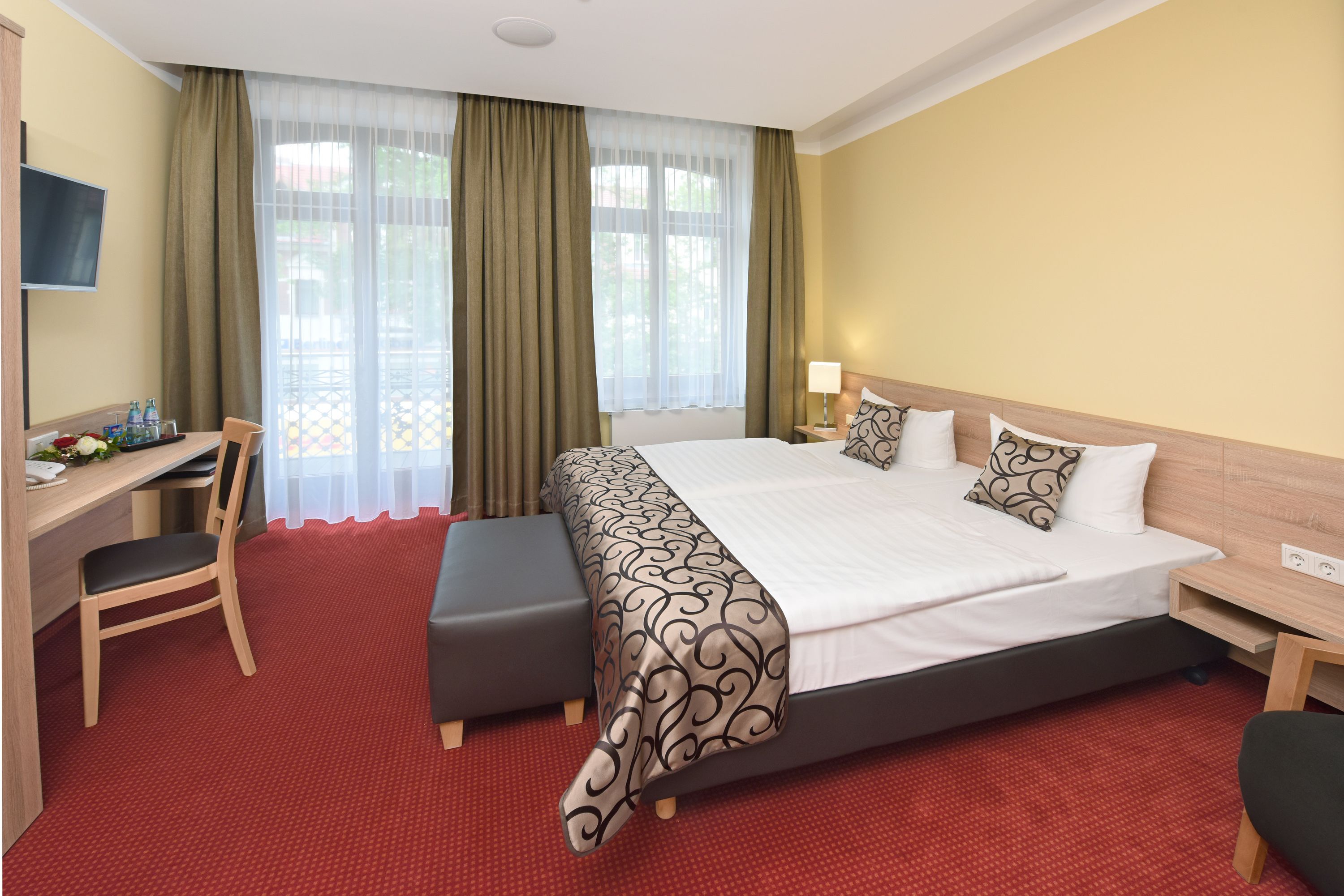 superior double room | premium bedding, minibar, in-room safe, desk